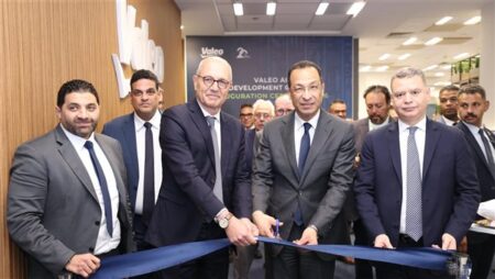 مصر تعزز موقعها في برمجيات السيارات.. افتتاح مركز ذكاء اصطناعي لشركة Valeo بالقرية الذكية