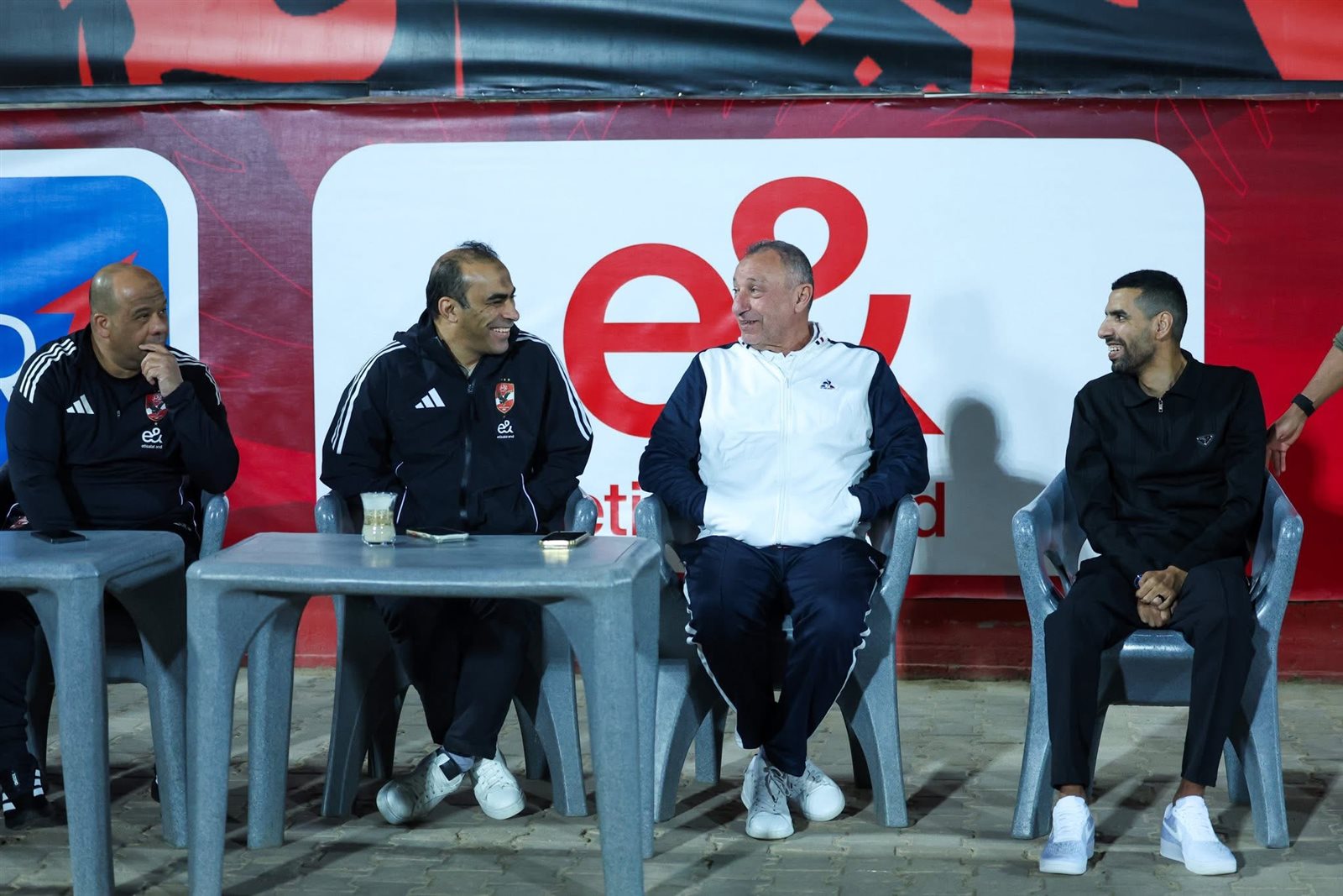 صور .. الخطيب يحضر ودية الأهلي وزد