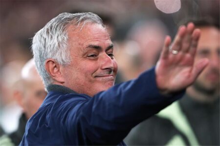 رد فعل مثير من نجم ريال مدريد بشأن إمكانية التعاقد مع مورينيو