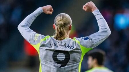 مانشستر سيتي ينتصر على بيرنلي ويتصدر الدوري الإنجليزي