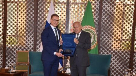 أبو الغيط يستقبل الرئيس الفنلندي في مقر جامعة الدول العربية