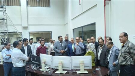 الكهرباء تبحث تعزيز السلامة المهنية بمصر الوسطى
