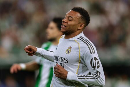 كيليان مبابي يثير القلق في مباراة ريال مدريد وريال بيتيس