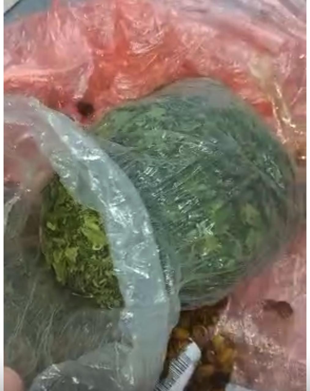 جمارك مطار القاهرة تضبط راكبًا بحوزته 3.5 كجم من مخدر القات