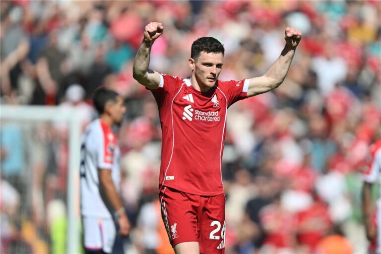 روبرتسون بعد الفوز على كريستال بالاس: أريد الرحيل مع محمد صلاح وليفربول في وضع جيد