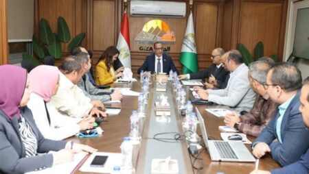 محافظ الجيزة يراجع ملفات التصالح والنظافة والإشغالات بالهرم