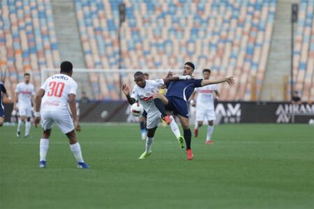 هدية لـ الأهلي وبيراميدز.. فيديو | الزمالك يفقد نقطتين ثمينتن بتعادل سلبي أمام إنبي في الدوري المصري