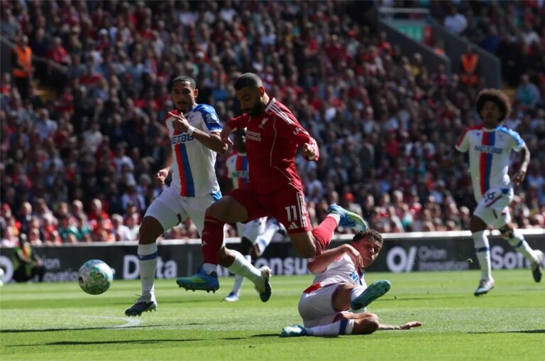تيم شيروود يلوم محمد صلاح على تصرفه في مباراة ليفربول وكريستال بالاس