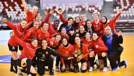 الاهلى يتوج بكأس مصر لكرة اليد سيدات بالفوز على نادى الشمس الاهلى يتوج بكأس مصر لكرة اليد سيدات بالفوز على نادى الشمس