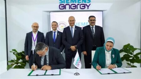 مصر تعزز كفاءة الشبكة القومية للكهرباء بتوقيع اتفاقية استراتيجية مع سيمنس