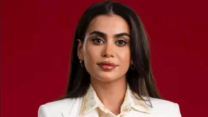 يمنى خوري بإطلالة جذابة.. سر اللوك