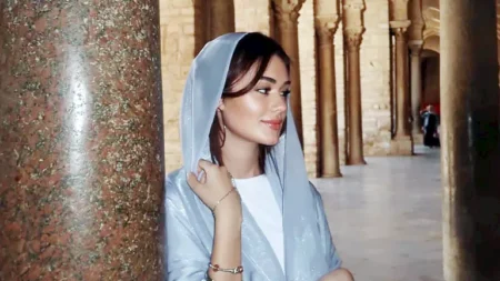 بغطاء رأس.. بسنت أبو باشا تنشر صورًا من تونس والنجوم يعلقون