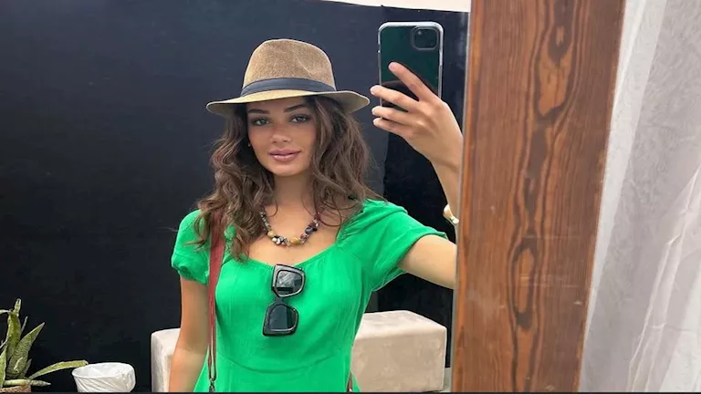 "عباءة وحجاب رأس".. بسنت أبو باشا بلوك محتشم ومميز "عباءة وحجاب رأس".. بسنت أبو باشا بلوك محتشم ومميز