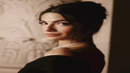 تارا عماد بإطلالة كاجوال أنيقة.. لماذا اختارت هذا اللون؟