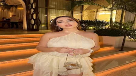 نسرين طافش تخطف الأنظار بفستان ملفت.. كيف نسقته؟