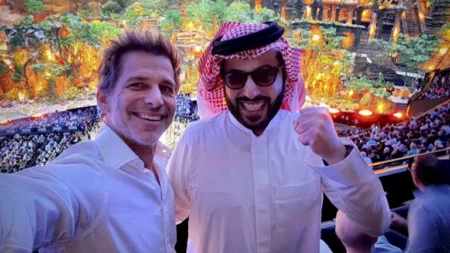 "قوة مذهلة في عالم الترفيه".. زاك سنايدر مع تركي آل الشيخ في أحدث ظهور