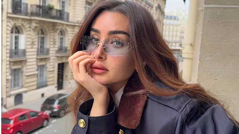 هنا الزاهد تتألق بإطلالة "كاجوال" أوروبية في شوارع باريس هنا الزاهد تتألق بإطلالة "كاجوال" أوروبية في شوارع باريس