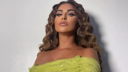 مي سليم ترقص على "قمرين" أمام الأهرامات في حفل زفاف ابنة باسل سماقية (فيديو)