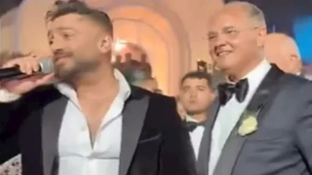 المنتج محمد السعدي وابنته يرقصان على غناء تامر حسني في حفل زفافها- صور