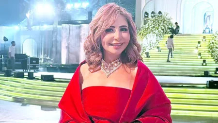 "بفستان أحمر أنيق".. لميس الحديدي في حفل زفاف ابنة المنتج محمد السعدي