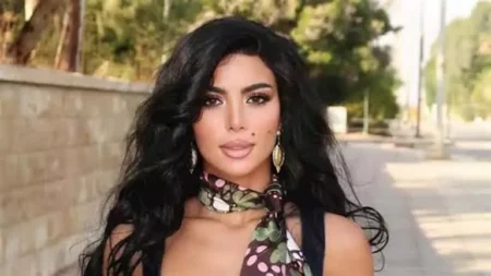 فستان لامع وأناقة لافتة.. كارولين عزمي تتألق في عيد ميلادها فستان لامع وأناقة لافتة.. كارولين عزمي تتألق في عيد ميلادها