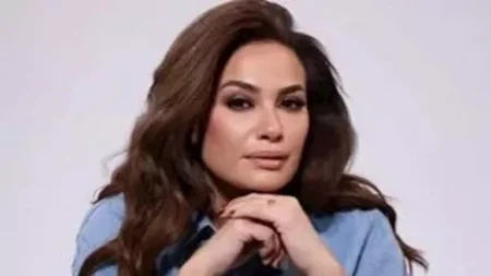 لمسة فرعونية عصرية.. هند صبري تخطف الأنظار في رحلة نيلية ساحرة