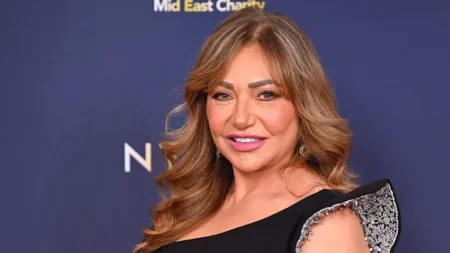 "لوك كاجوال جذاب".. 5 صور ومعلومات عن إطلالة ليلى علوي