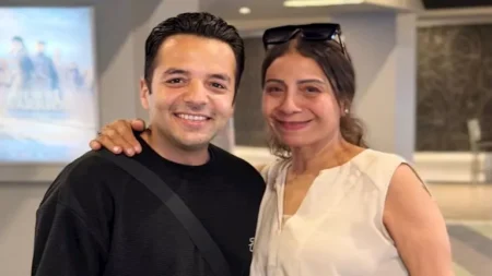 "أصبح أبا".. عفاف مصطفى تنشر صورة برفقة طفل فيلم "تيتو"