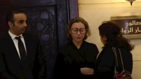بينهم يسرا وكريم عبدالعزيز.. نجوم الفن في عزاء والد منة شلبي - صور
