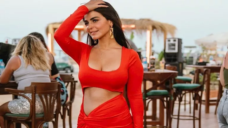 بلوك راقي.. هل تعيد رانيا منصور تعريف أناقة البدلة السوداء؟ بلوك راقي.. هل تعيد رانيا منصور تعريف أناقة البدلة السوداء؟