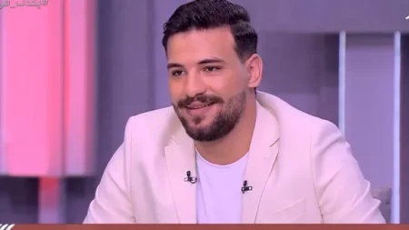 بعد استغاثة طليقته بسبب عدم إنفاقه على نجله.. مسلم:"بدفع 180 ألف جنيه"