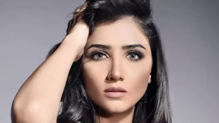 بلوك جريء- هكذا نسقت مي عمر إطلالتها بلوك جريء- هكذا نسقت مي عمر إطلالتها