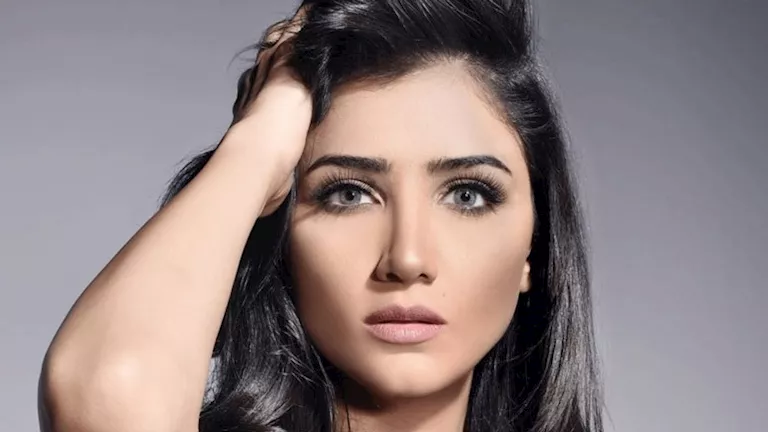 بلوك جريء- هكذا نسقت مي عمر إطلالتها بلوك جريء- هكذا نسقت مي عمر إطلالتها