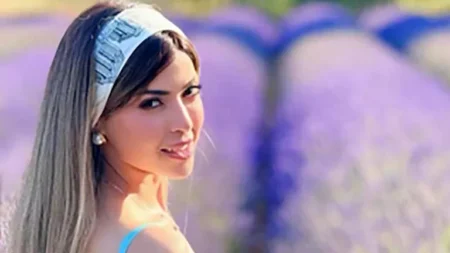 ميرنا جميل تخطف الأنظار وسط حقول اللافندر في فرنسا
