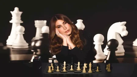 أناقة اللون الأسود.. يارا تتألق بفستان جذاب
