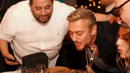 سعد لمجرد يحتفل بعيد ميلاده وسط أجواء عائلية مميزة (صور) سعد لمجرد يحتفل بعيد ميلاده وسط أجواء عائلية مميزة (صور)