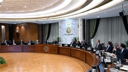 رئيس الوزراء يترأس اجتماع اللجنة المركزية لإدارة الأزمات رئيس الوزراء يترأس اجتماع اللجنة المركزية لإدارة الأزمات