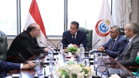وزير الصحة يبحث مع «إنفينشور» سبل تنفيذ مشروع المدينة الطبية بالعاصمة الجديدة