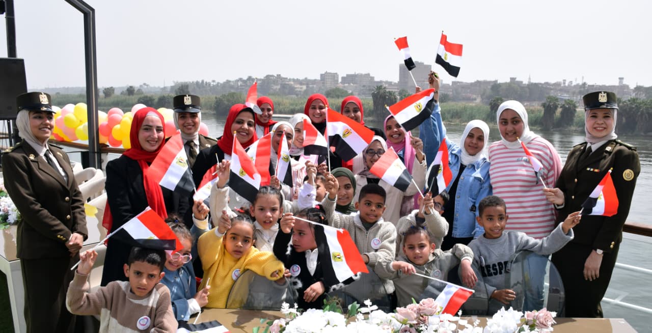القوات المسلحة تشارك أطفال مصر الاحتفال بيوم اليتيم.. شاهد