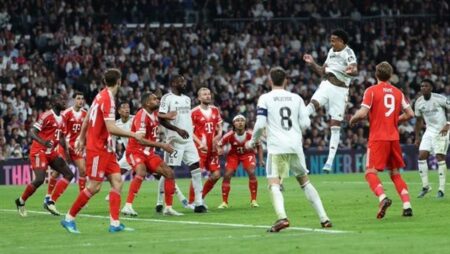 قائمة قوية لموقعة البرنابيو.. ريال مدريد يستهدف تقليص الفارق مع برشلونة أمام ألافيس قائمة قوية لموقعة البرنابيو.. ريال مدريد يستهدف تقليص الفارق مع برشلونة أمام ألافيس