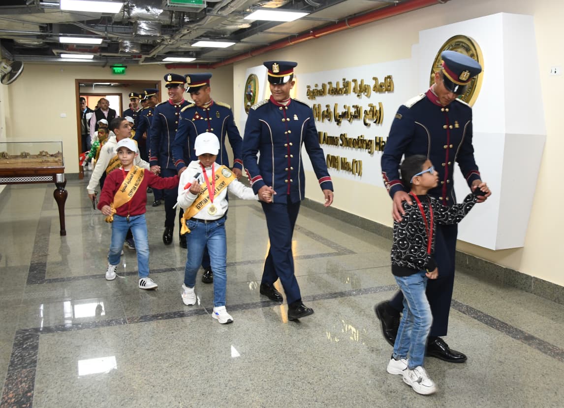 القوات المسلحة تشارك أطفال مصر الاحتفال بيوم اليتيم.. شاهد