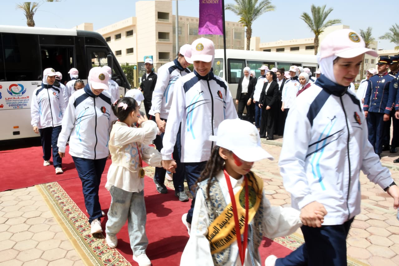 القوات المسلحة تشارك أطفال مصر الاحتفال بيوم اليتيم.. شاهد