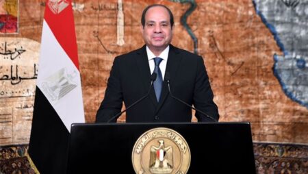 السيسي يدعو المجتمع الدولي لدعم المؤسسات اللبنانية