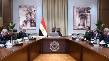 رئيس الوزراء يُتابع مشروع إنشاء مركز عالمي لتخزين وتجارة الحبوب والزيوت بمصر رئيس الوزراء يُتابع مشروع إنشاء مركز عالمي لتخزين وتجارة الحبوب والزيوت بمصر