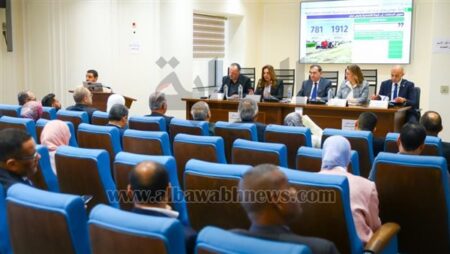 وزيرة التنمية المحلية والبيئة تستعرض برنامج الصناعات الخضراء المستدامة