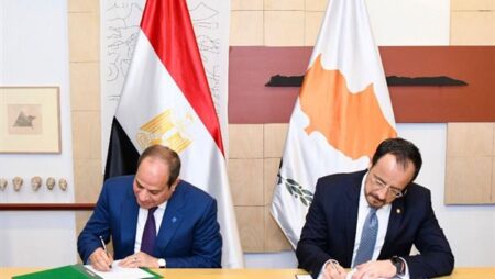 قمة نيقوسيا.. السيسي ونيكوس يوقعان على الإعلان المشترك للشراكة الاستراتيجية بين البلدين.. ومستجدات ربط حقول الغاز القبرصية بالبنية التحتية المصرية قمة نيقوسيا.. السيسي ونيكوس يوقعان على الإعلان المشترك للشراكة الاستراتيجية بين البلدين.. ومستجدات ربط حقول الغاز القبرصية بالبنية التحتية المصرية