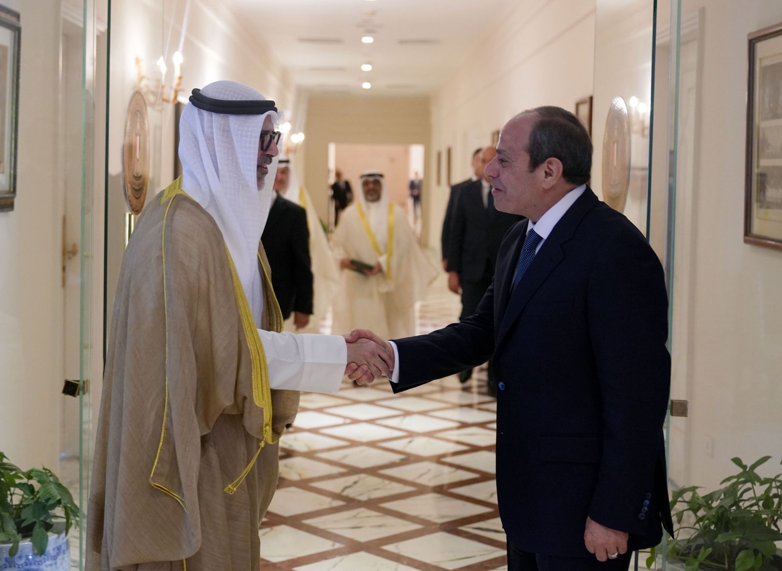 السيسي يستقبل وزير خارجية الكويت وسكرتير عام منظمة الطيران المدني الدولي.. فيديو 1 السيسي يستقبل وزير خارجية الكويت وسكرتير عام منظمة الطيران المدني الدولي.. فيديو