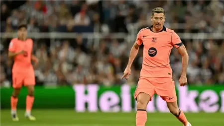 بعد فشل التأهل للمونديال.. ليفاندوفسكي يعلن اعتزاله الدولي بعد فشل التأهل للمونديال.. ليفاندوفسكي يعلن اعتزاله الدولي