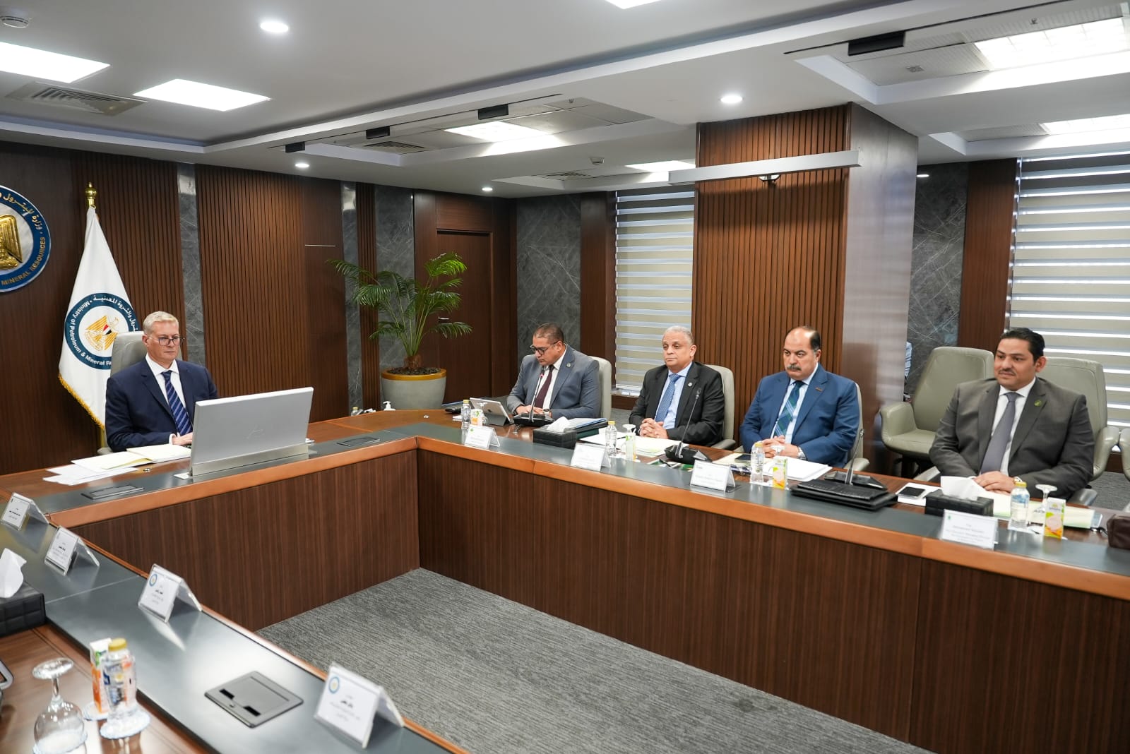 وزير البترول يشهد أعمال الجمعية العامة لشركة «كارجاس» 2 وزير البترول يشهد أعمال الجمعية العامة لشركة «كارجاس»