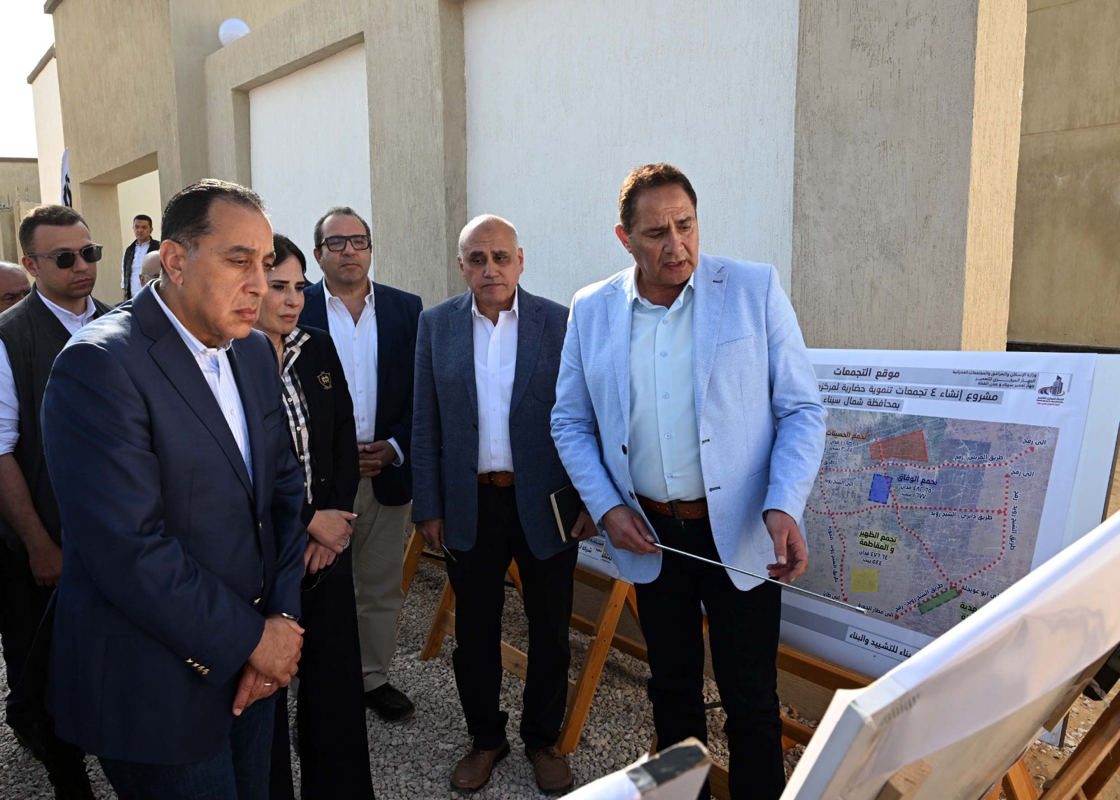 رئيس الوزراء يتابع إنشاء 17 تجمعا تنمويًا برفح والشيخ زويد.. صور